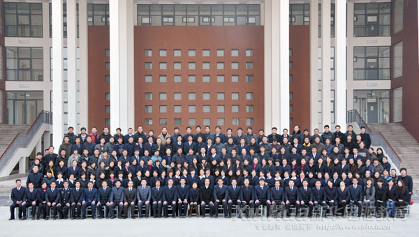 新華教師代表恭祝新華事業(yè)蒸蒸日上