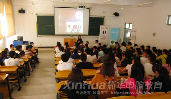 招聘會(huì)現(xiàn)場(chǎng),用人單位介紹公司概況