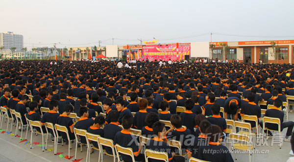 7000多名學子代表觀看了晚會