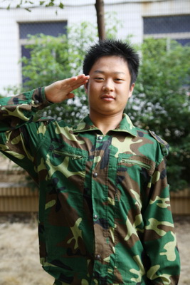 新華電腦專(zhuān)修學(xué)院新生軍訓(xùn)花絮
