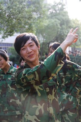 新華電腦專(zhuān)修學(xué)院新生軍訓(xùn)花絮