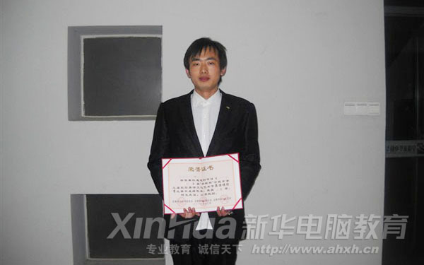 新華優(yōu)秀學(xué)子:吳健
