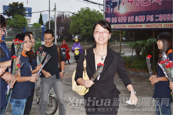 教師節(jié)美女老師也樂了