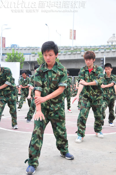 虎虎生威的軍體拳表演