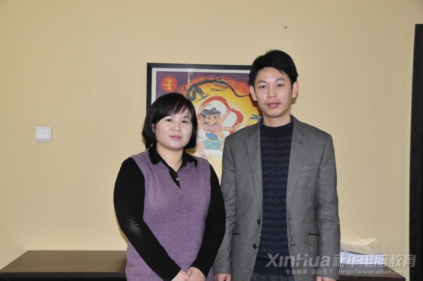 安徽新華電腦專修學院領(lǐng)導(右一)與北京萬豪天際文化傳播有限公司培訓總監(jiān)高媛女士(左一)合影