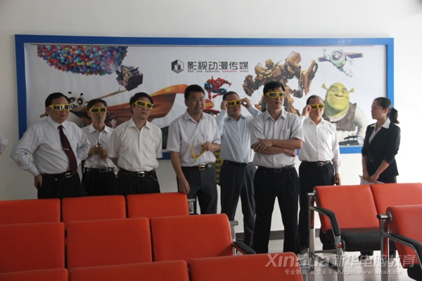 安徽省人力資源和社會保障廳劉廳長一行參觀我院影視動漫傳媒基地3D演播廳