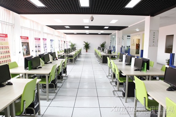 新華—廣告藝術實訓基地理實教室