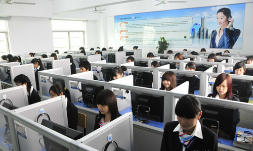 新華呼叫中心專業的學生在上課