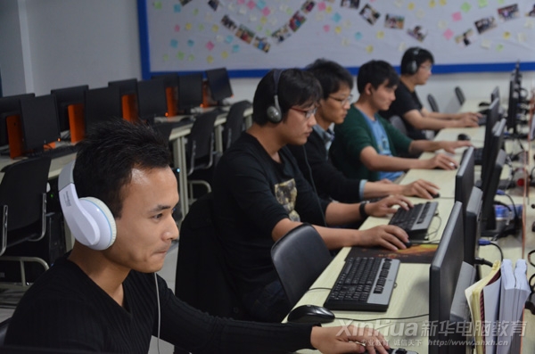 在現場參與互動的部分動漫游戲專業老師