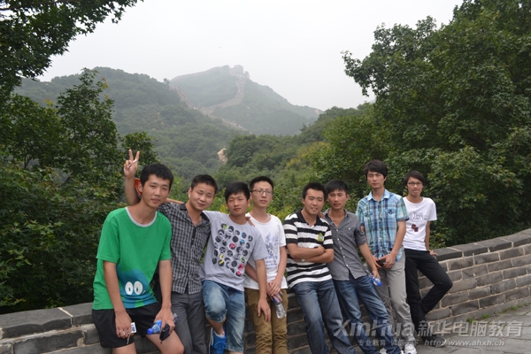 部門學子在長城上合影