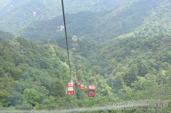 天堂寨之行,師生乘坐纜車觀光