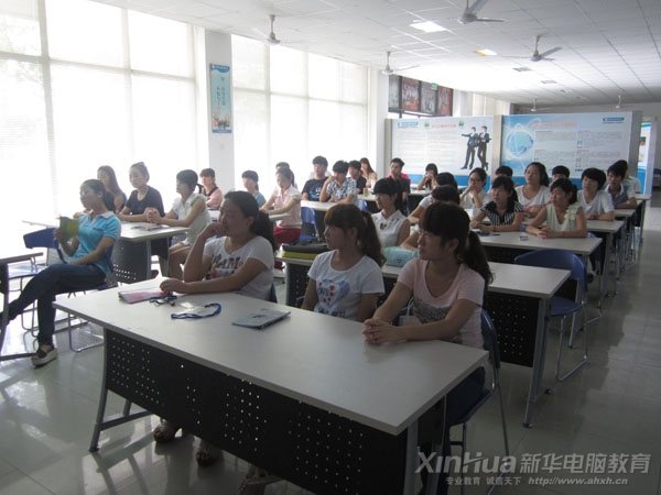 南京馳課科技有限公司新華電腦學院專場招聘會現場