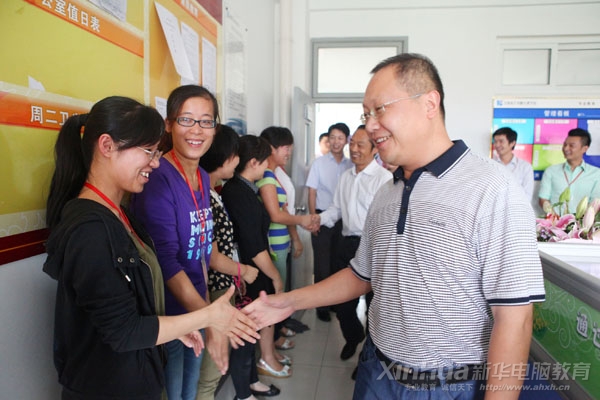 何院長等人親切慰問各專業老師