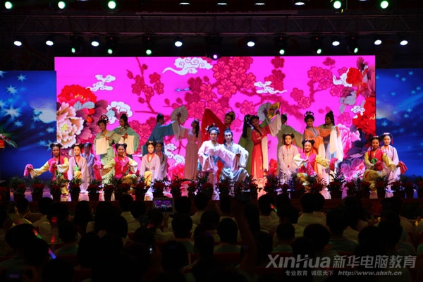 學生帶來的戲曲聯唱《徽風皖韻》