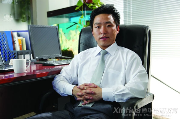 華夏企業(yè)網(wǎng)和華夏商務(wù)網(wǎng)CEO、安徽新華電腦專修學(xué)院成功學(xué)子劉亮