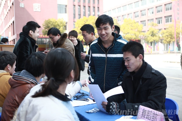 咨詢、解答,大家忙得不亦樂(lè)乎
