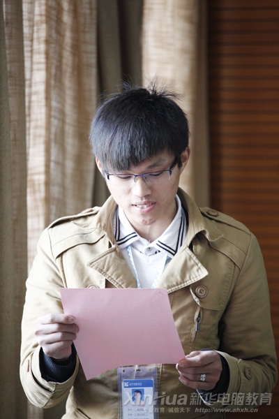 學生代表在開班儀式上發言