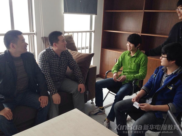 我院領導、藝唐潮負責人與我院學子共話職業能力與素養的重要性