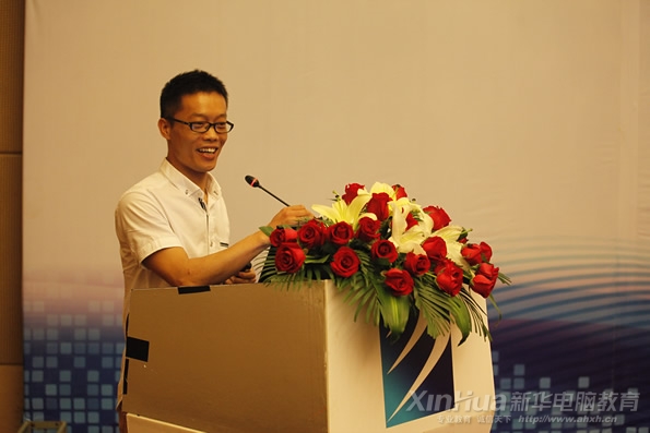 新華教育集團網絡運營部萬直權部長發表講話